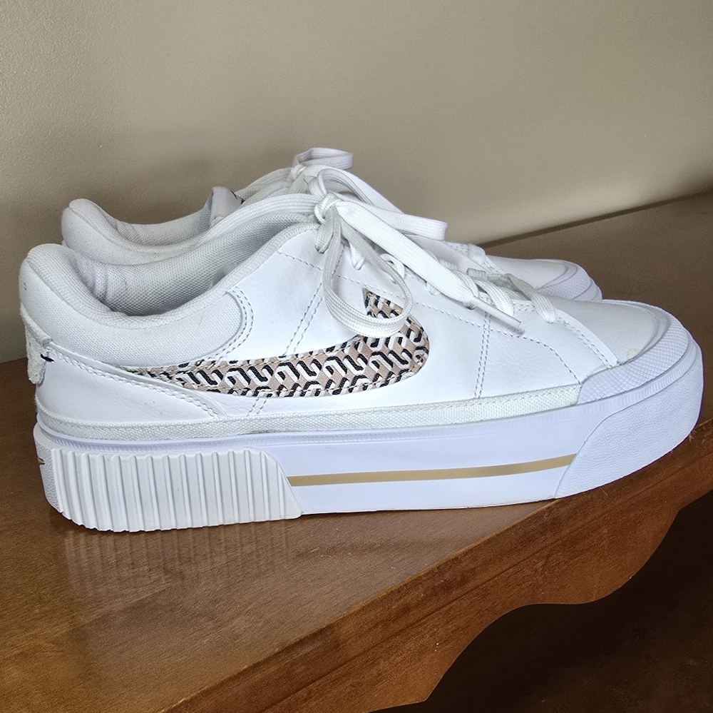 Nike Wmns 8.5 Court Legacy Lift Sneakers - Picture 4 of 13